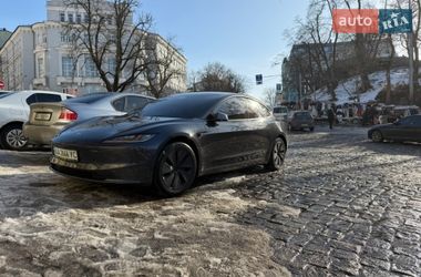 Седан Tesla Model 3 2024 в Києві