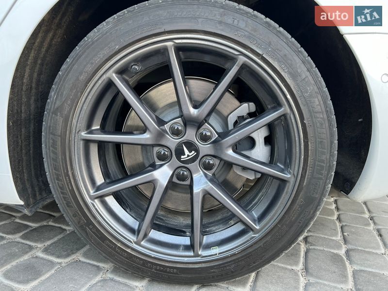 Седан Tesla Model 3 2020 в Новояворовске