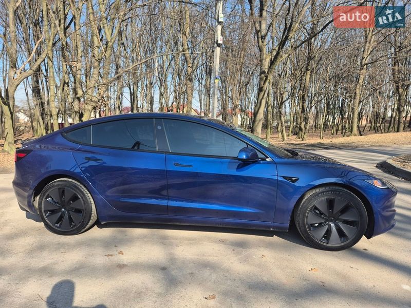 Седан Tesla Model 3 2024 в Львове