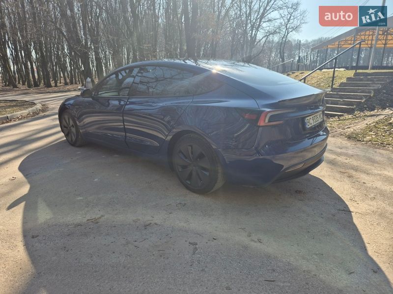 Седан Tesla Model 3 2024 в Львове