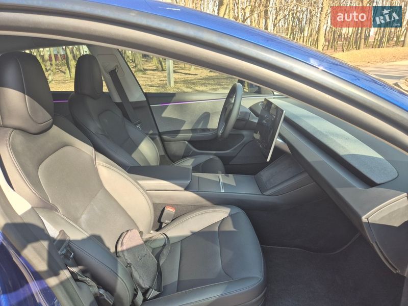 Седан Tesla Model 3 2024 в Львове