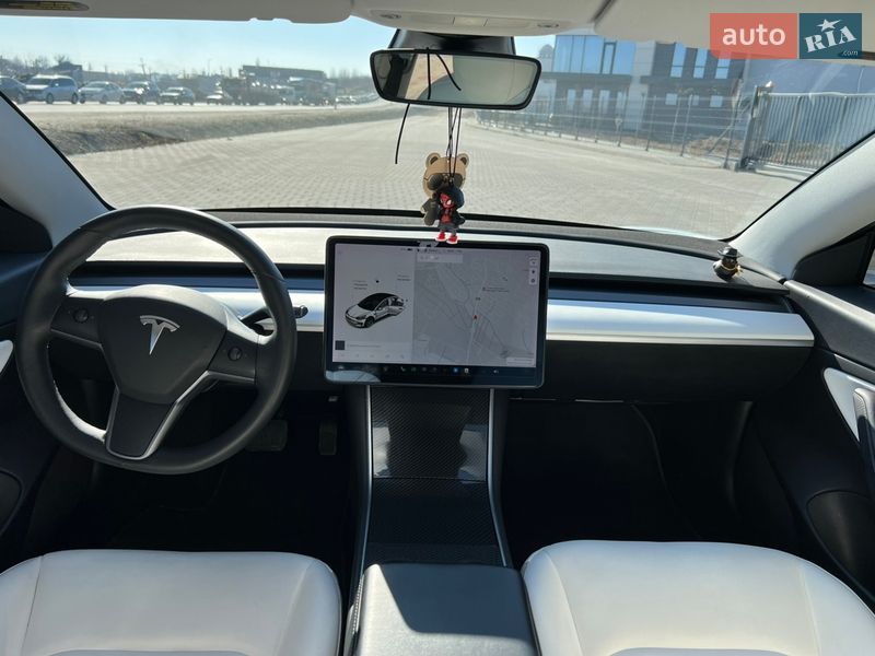 Седан Tesla Model 3 2020 в Львові
