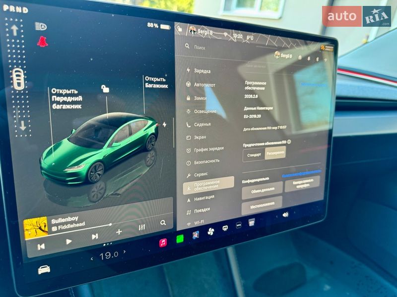 Седан Tesla Model 3 2024 в Чернігові