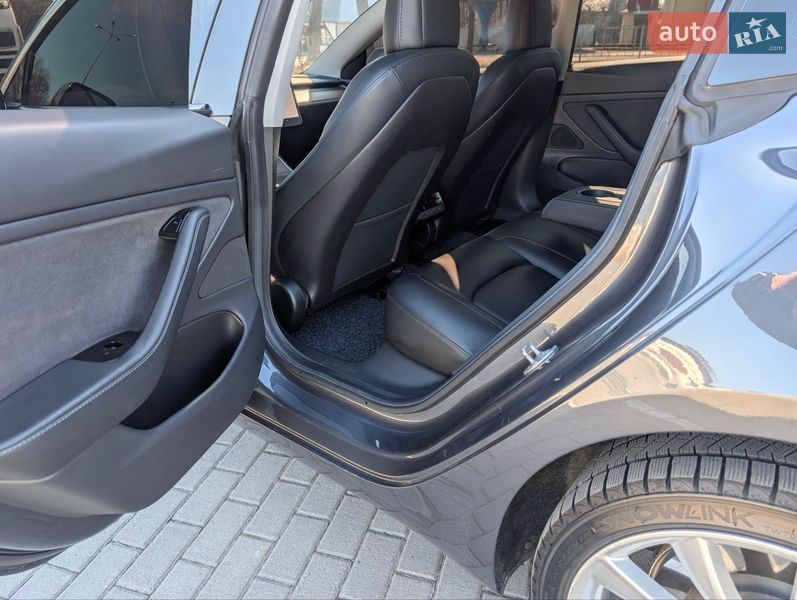 Седан Tesla Model 3 2019 в Коломые
