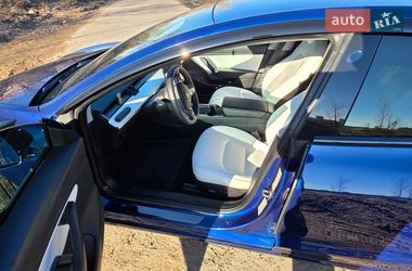 Седан Tesla Model 3 2019 в Киеве