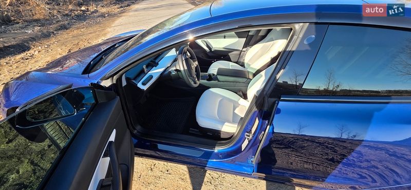 Седан Tesla Model 3 2019 в Киеве