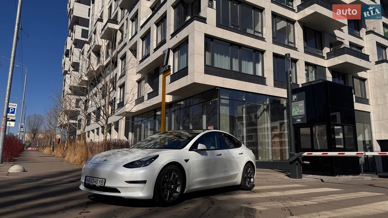 Седан Tesla Model 3 2020 в Киеве
