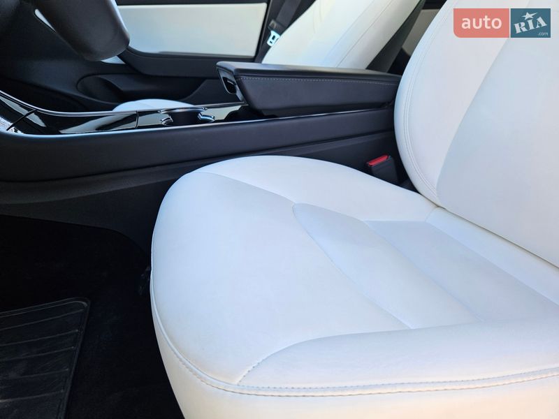 Седан Tesla Model 3 2020 в Киеве