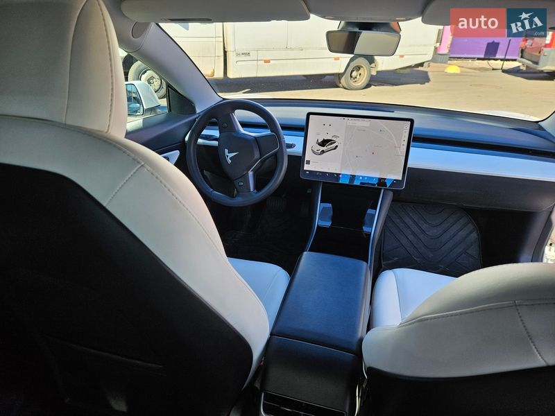 Седан Tesla Model 3 2020 в Киеве