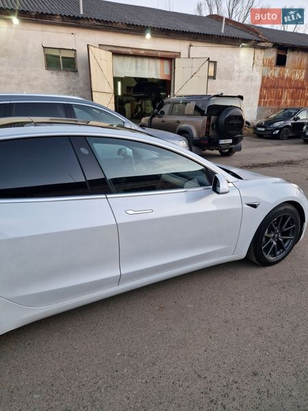 Седан Tesla Model 3 2020 в Долине
