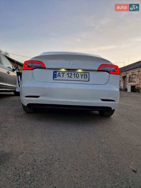 Седан Tesla Model 3 2020 в Долине