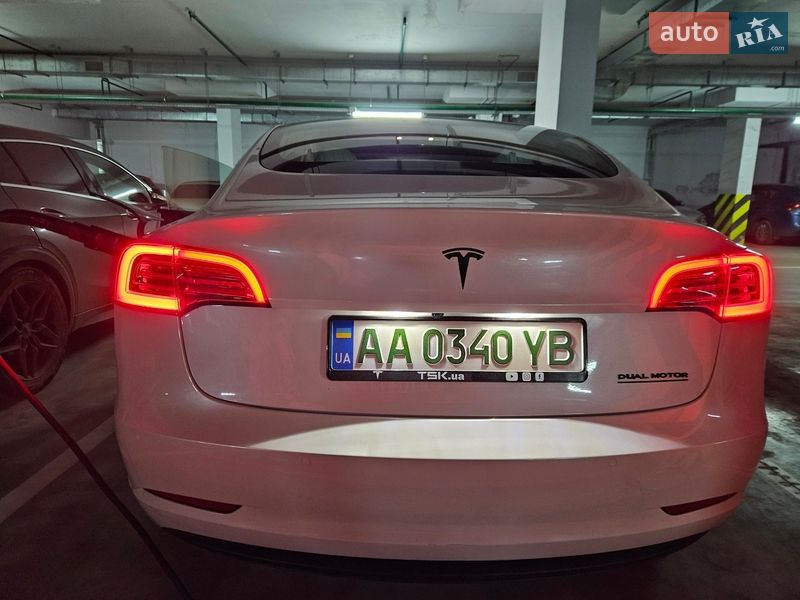 Седан Tesla Model 3 2020 в Киеве