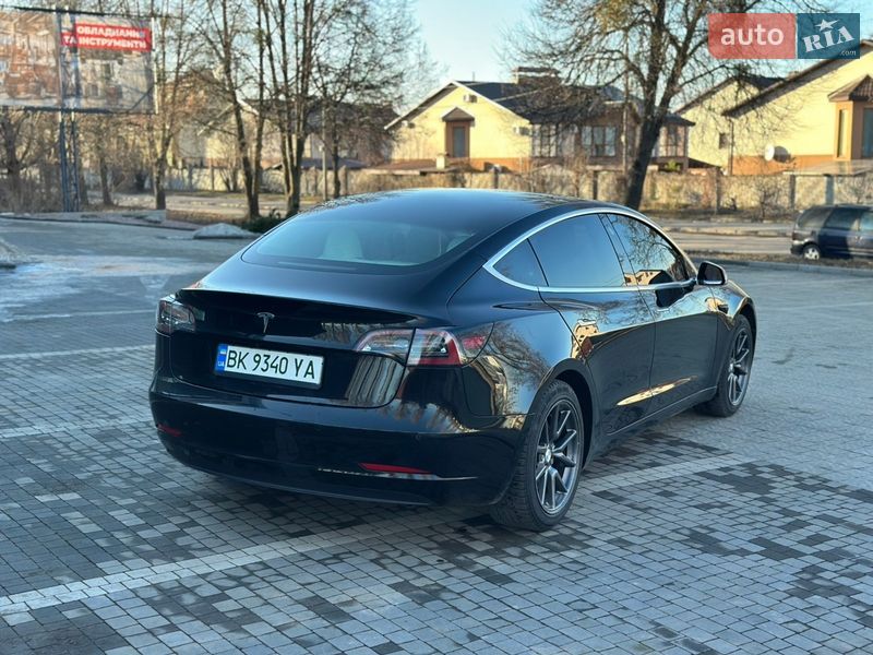 Седан Tesla Model 3 2020 в Ровно