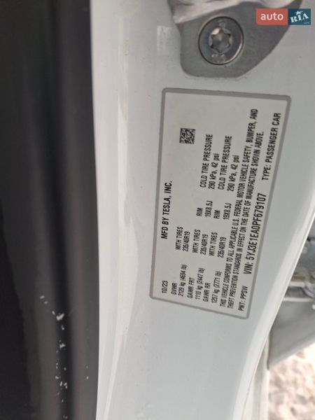 Седан Tesla Model 3 2023 в Калуші