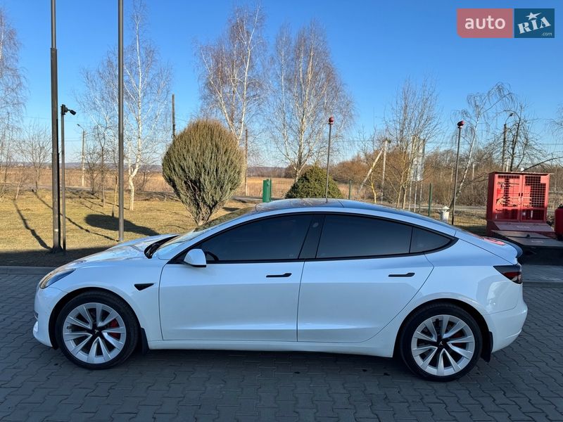 Седан Tesla Model 3 2023 в Калуші
