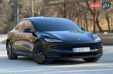 Седан Tesla Model 3 2025 в Трускавці