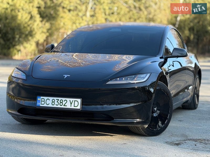 Седан Tesla Model 3 2025 в Трускавці