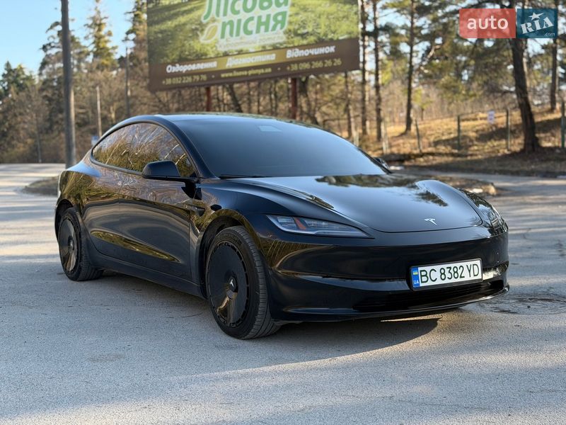 Седан Tesla Model 3 2025 в Трускавці