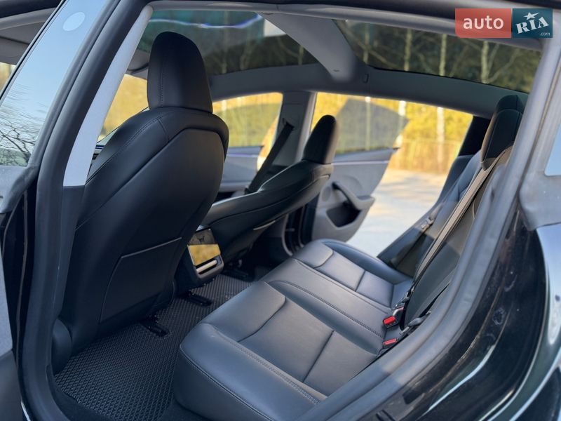 Седан Tesla Model 3 2025 в Трускавці