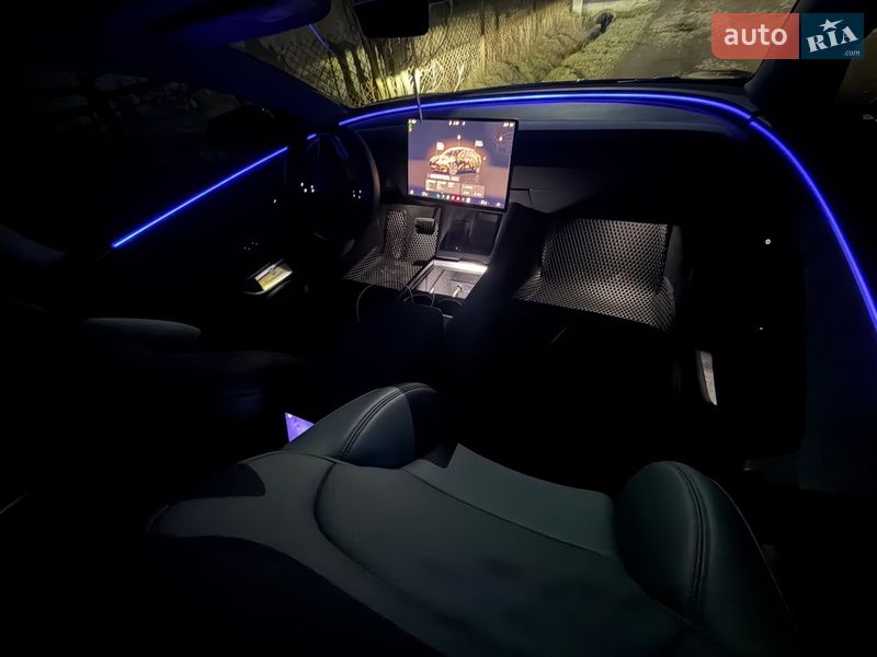 Седан Tesla Model 3 2025 в Трускавці