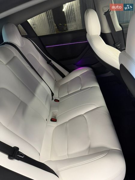 Седан Tesla Model 3 2021 в Києві