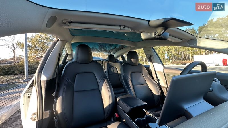 Седан Tesla Model 3 2018 в Києві