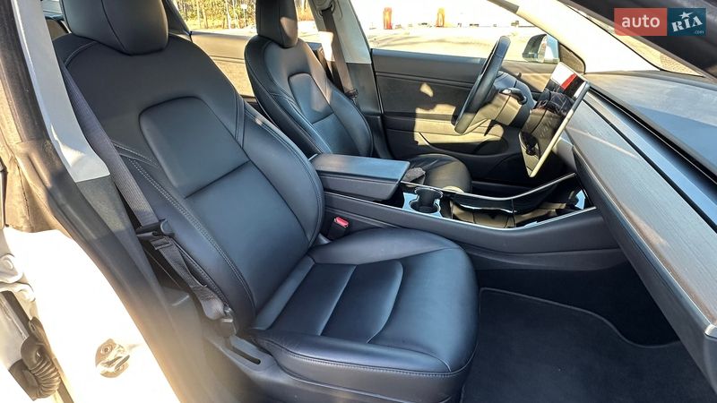 Седан Tesla Model 3 2018 в Києві