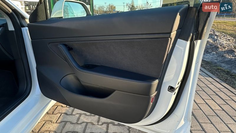 Седан Tesla Model 3 2018 в Києві