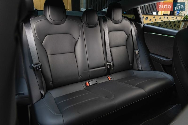 Седан Tesla Model 3 2024 в Луцке