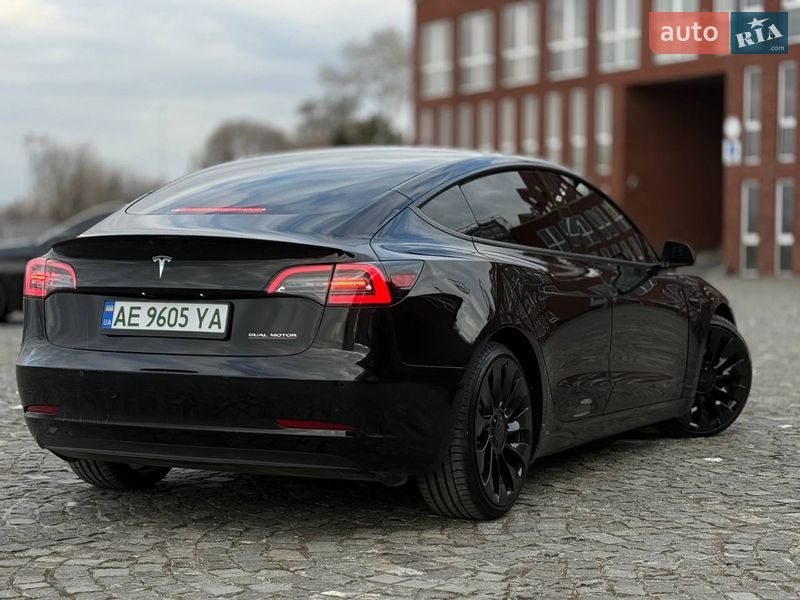 Седан Tesla Model 3 2021 в Днепре