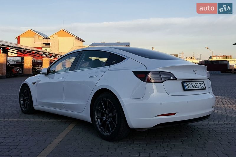 Седан Tesla Model 3 2020 в Львове