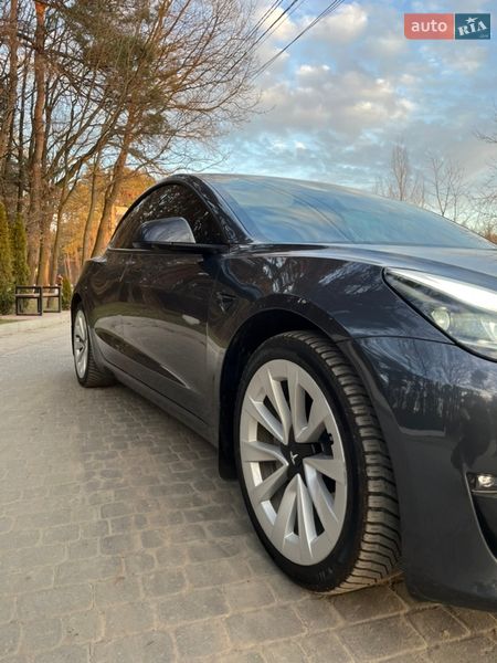 Седан Tesla Model 3 2023 в Львові