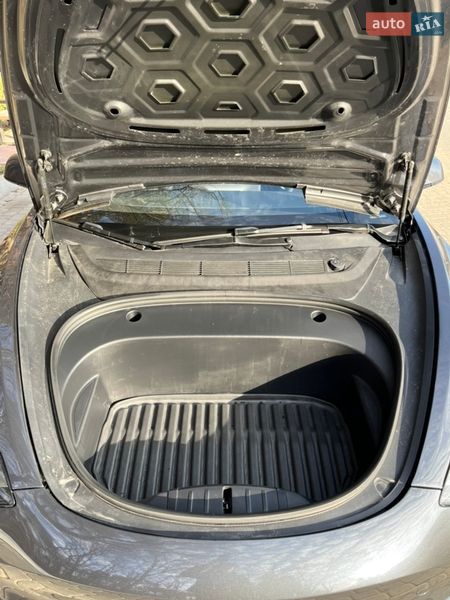 Седан Tesla Model 3 2023 в Львові