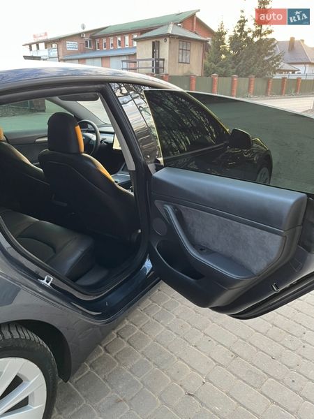 Седан Tesla Model 3 2023 в Львові