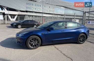 Седан Tesla Model 3 2021 в Львові