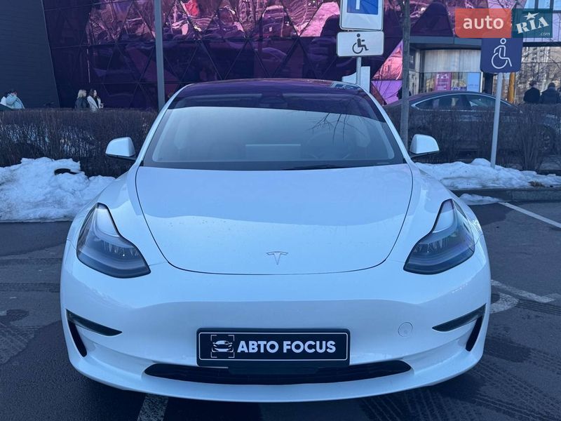 Седан Tesla Model 3 2022 в Киеве