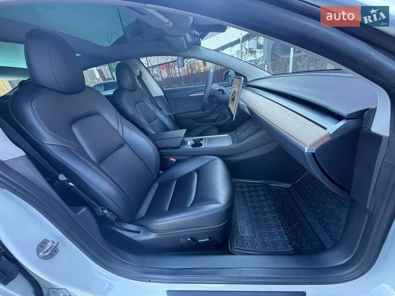 Седан Tesla Model 3 2022 в Киеве