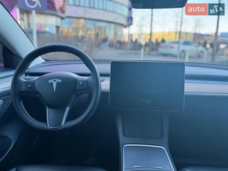 Седан Tesla Model 3 2022 в Киеве