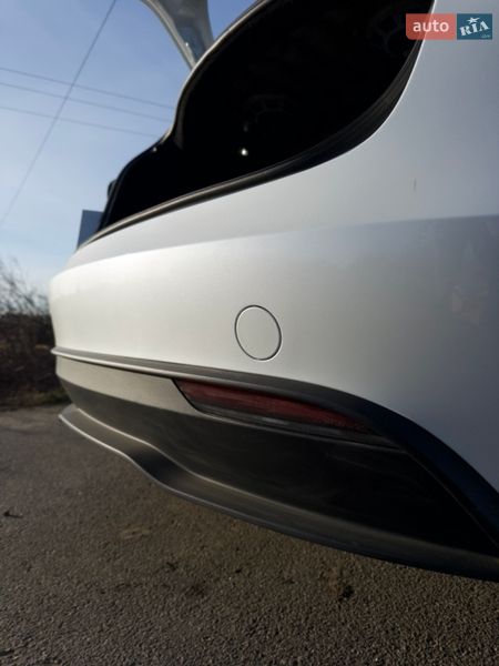 Седан Tesla Model 3 2024 в Снятине