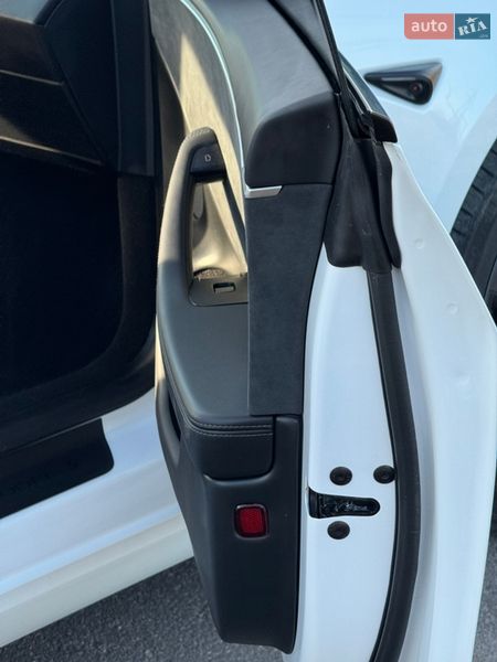 Седан Tesla Model 3 2024 в Снятине