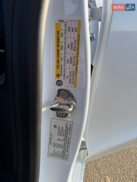 Седан Tesla Model 3 2024 в Снятине