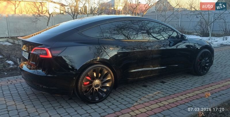 Седан Tesla Model 3 2021 в Виннице