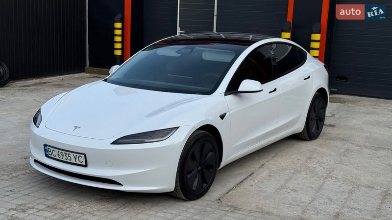 Седан Tesla Model 3 2024 в Самборе