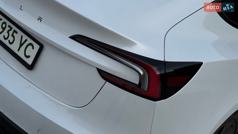 Седан Tesla Model 3 2024 в Самборе