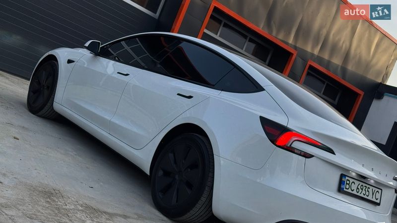 Седан Tesla Model 3 2024 в Самборе