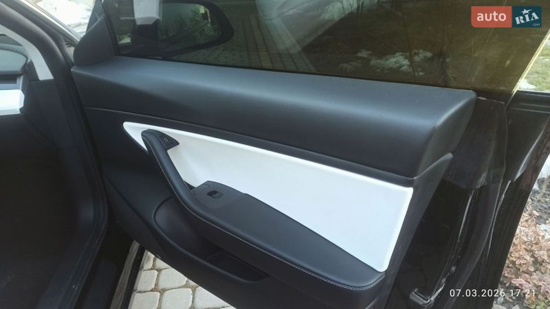 Седан Tesla Model 3 2021 в Виннице
