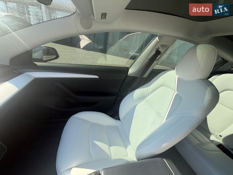 Седан Tesla Model 3 2022 в Дніпрі