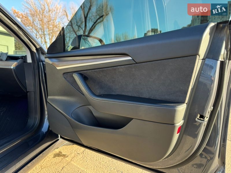 Седан Tesla Model 3 2022 в Киеве