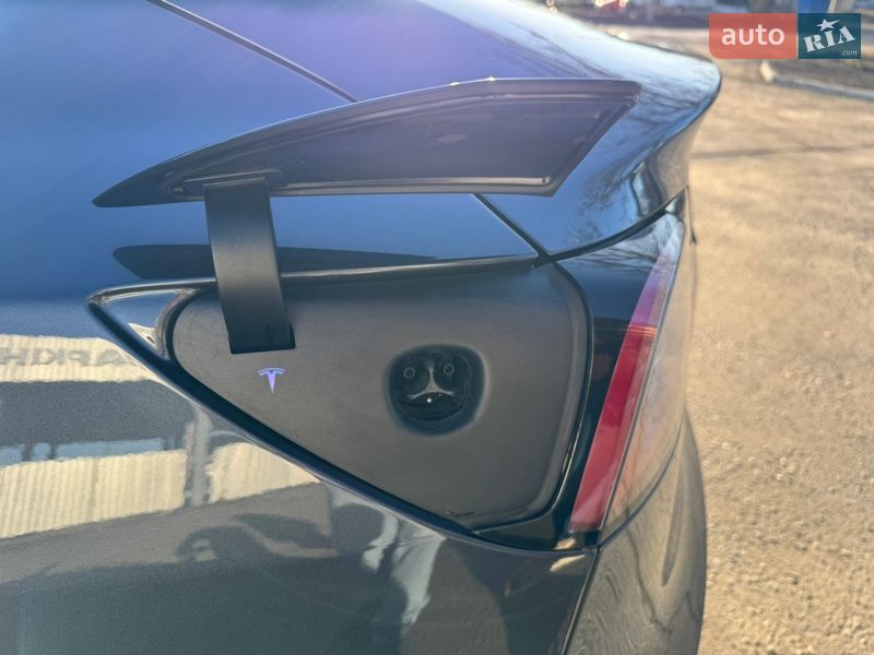 Седан Tesla Model 3 2022 в Киеве