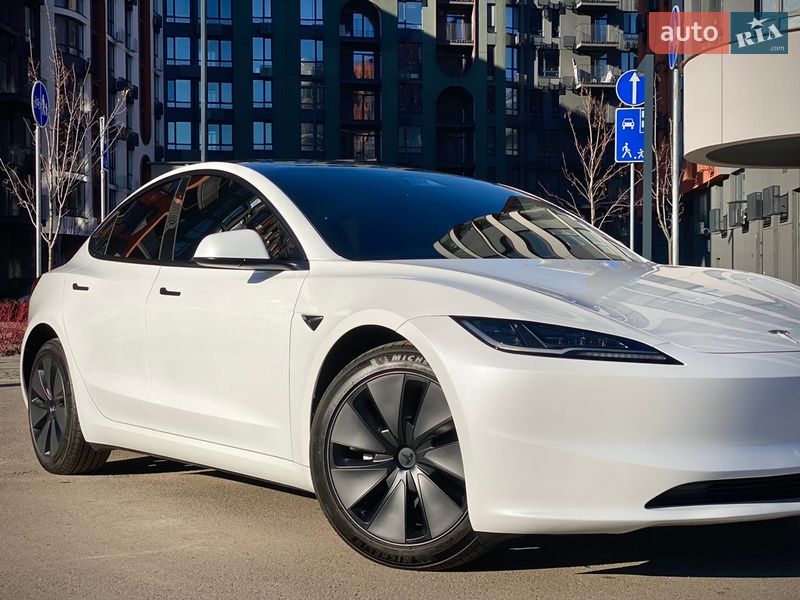Седан Tesla Model 3 2024 в Киеве